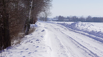 Droga zasypana śniegiem