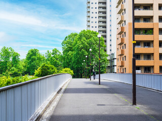 マンションが建ち並ぶ住宅街