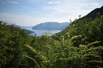 Vallata delle Piramidi di Zone  e vista sul lago