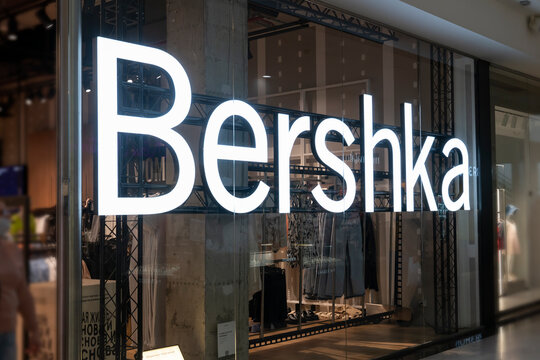 Bershka Images – Browse 266 Stock Photos, Vectors, and Video | Adobe Stock