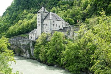 Fototapeta na wymiar Schloss bei St. Maurice, Kanton Wallis, Schweiz