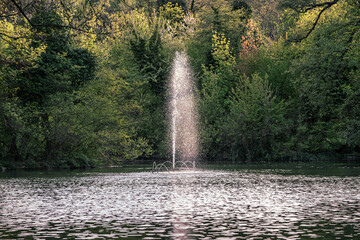 Naklejka premium A fountain in a public park