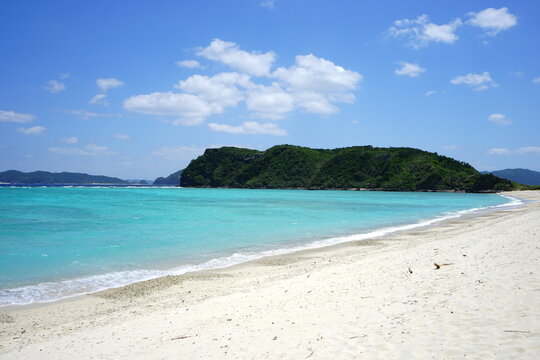 Beautiful tropical island. Calm waves on the blue water. Ino Beach in Zamami island, Okinawa, Japan - 日本 沖縄 座間味島 イノーの浜 © Eric's library