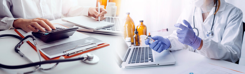 Fototapeta premium Virtual hospital, telemedicine, online medical, smart health, medical technology development concept. Doctor using digital tablet connecting with patient and health care icons on virtual screen