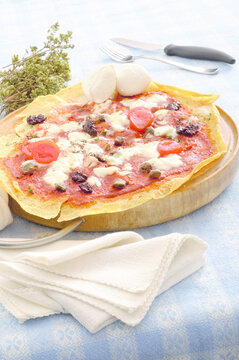 Pizza with italian guttiau bread (ph. Archivio Collection)