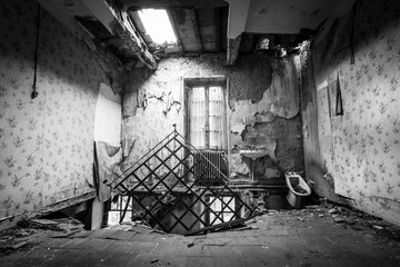 Urbex chambre - château abandonné - Hérault - Occitanie - France