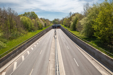 Leere B202 / Tunnel unter dem Nord-Ostsee-Kanal. bei Rendsburg.