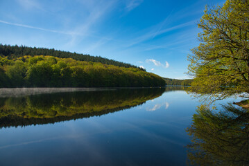 Fototapeta na wymiar Schöner Lac de Chaumecon im Morvan in Frankreich