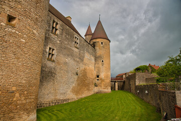 Fototapeta na wymiar Chateauneuf-an-Auxois im Burgund in Frankreich
