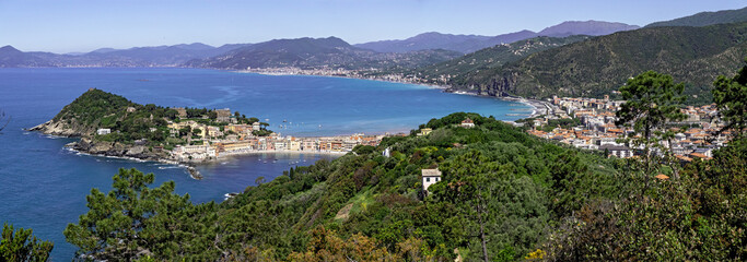 Fototapeta na wymiar Panoramic view of Sestri Levante and the bay of Silence