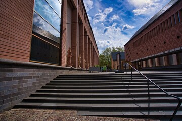 Obraz premium Fotografie von einer Treppe führend zu einer Gasse in der Börsenstadt Frankfurt am Main, in Deutschland.