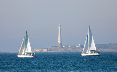 Fototapeta premium Veleros frente a isla de lobos - Punta del Este - Uruguay