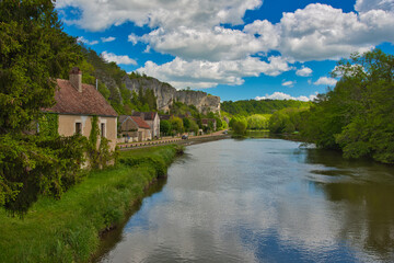 Fototapeta na wymiar Rocher de Saussois in Merry-sur-Yonne im Burgund
