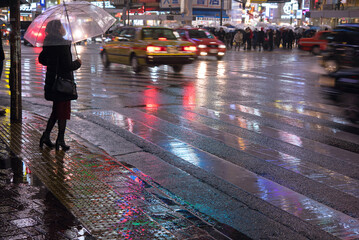 Rainy night at Shibuya Crossing in Tokyo　雨の夜の渋谷スクランブル交差点