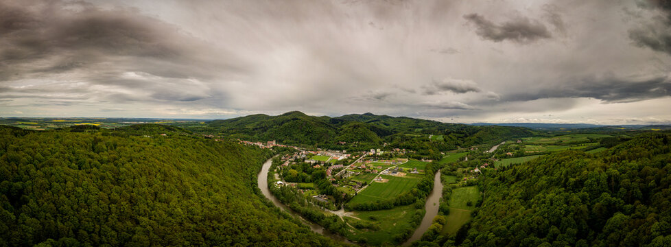 Bardo lies on the Eastern Neisse river, flowing out of the Kłodzko Valley towards the Silesian Lowlands.