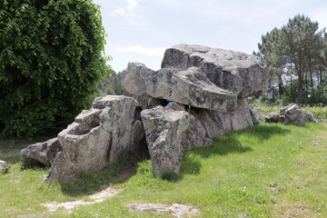 Dolmen pierre folle Montguyon