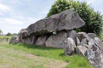 Dolmen pierre folle Montguyon