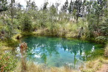 Obraz premium Pozo de agua azul cristalino 