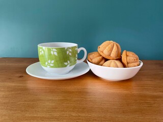 cup of tea with sponge cake