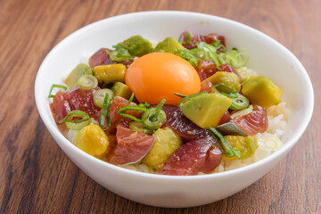 ハワイ風ポキ丼