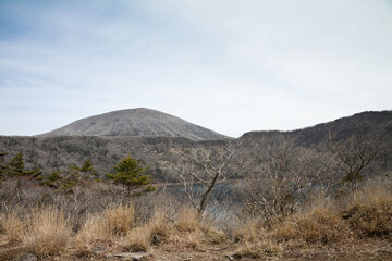 早春の霧島大浪池と韓国岳	