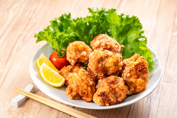 唐揚げとビール　鶏の唐揚げ