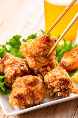 唐揚げとビール　鶏の唐揚げ