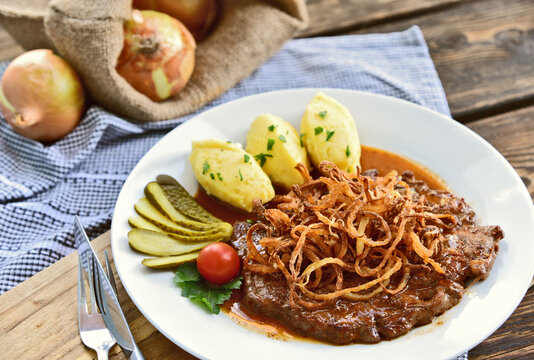 onion-topped roast beef with gravy and Potatoes puree is the favorite dish in Austria. (German name is Zwiebelrostbraten) Beef,potatoes and onion menu in European style.