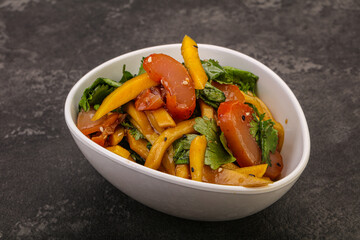 Salad with mango and chicken