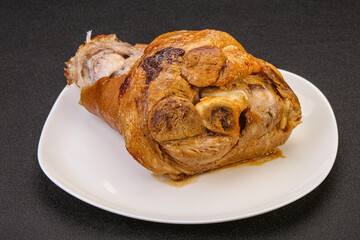 Baked pork knuckle with spices