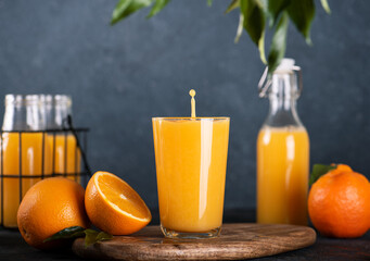 orange juice and oranges