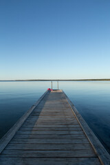 Obraz premium Pier running out into the ocean
