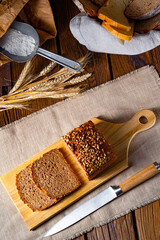 Moist wholemeal bread, crushed or ground whole grain