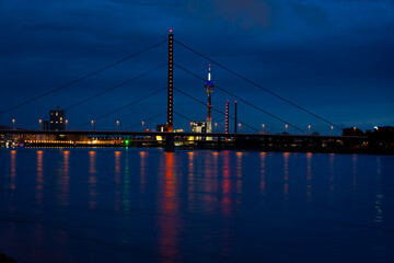 Düsseldorf zur blauen Stunde