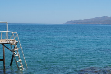 Wejście do wody schodami, Kreta, Grecja © vofchok