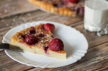 Homemade strawberry cake. Stot on the kitchen table.