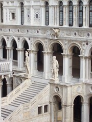 Fototapeta na wymiar Il Palazzo del Duomo