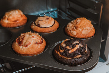 Obraz na płótnie Canvas muffins with chocolate