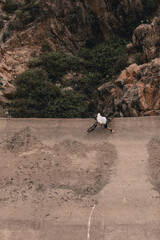 Obraz na płótnie Canvas Spagna, Tenerife. Ambienti fantastici, sport, tempo libero e ciclisti in mountain bike. MTB, freestyle e lifestyle.
