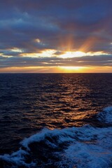 Sonneaufgang &uuml;ber dem atlantischen Ozean 