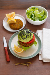 Avocado raw buns with carrot burger and pesto (ph. Marianna Franchi)