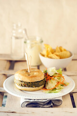 Green burger with peas and spinach (ph. Archivio Collection)