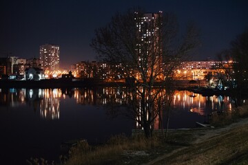 night view of the river, landscape, buildings at night, evening lights, amazing view of reflections at night 