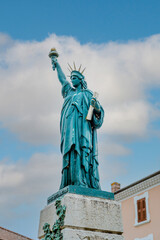 Fototapeta premium Réplique de la Statue de la Liberté de Royan