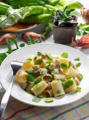 Paccheri con fave, pesce spada e menta