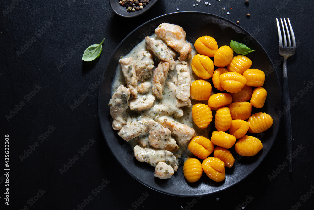 Wall mural Sweet potato gnocchi with chicken on plate