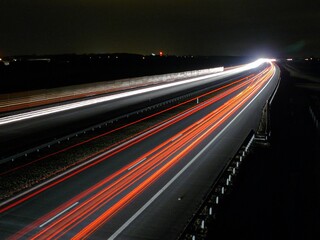 Ruch na autostradzie nocą