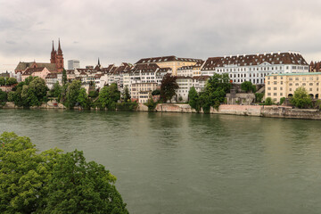 Basel; Grossbasler Altstadtpanorama mit Münster
