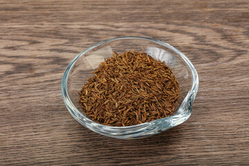 Dry zeera seeds in the bowl