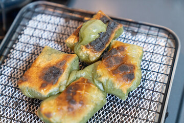 お餅を焼いている写真